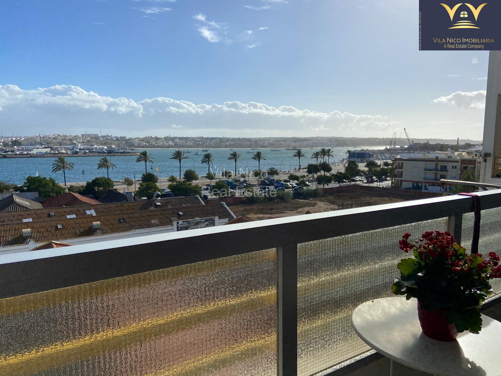 **Apartamento T2 com Vista Deslumbrante da Ria do Arade em Portimão