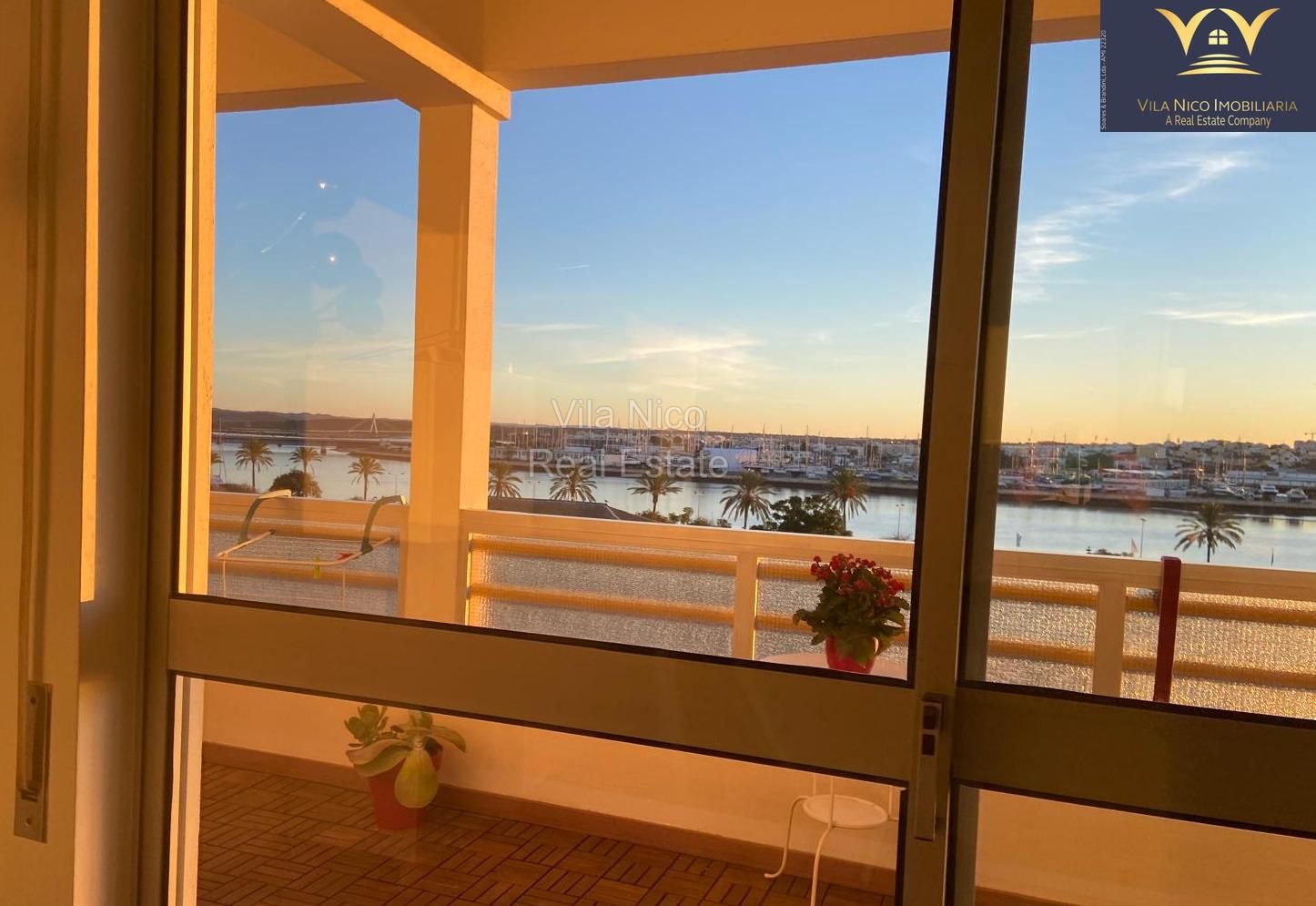 **Apartamento T2 com Vista Deslumbrante da Ria do Arade em Portimão