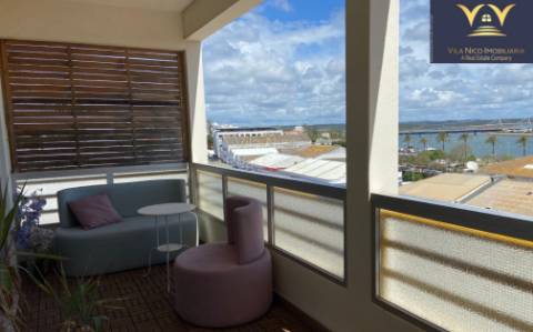**Apartamento T2 com Vista Deslumbrante da Ria do Arade em Portimão