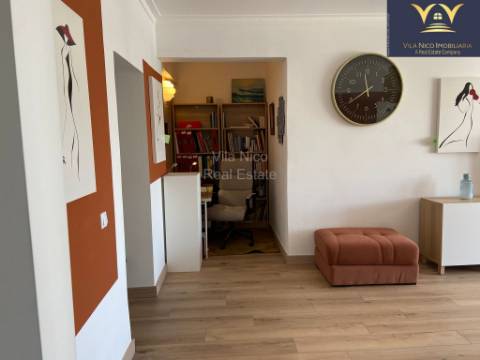 **Apartamento T2 com Vista Deslumbrante da Ria do Arade em Portimão