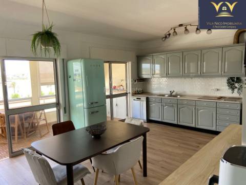 **Apartamento T2 com Vista Deslumbrante da Ria do Arade em Portimão