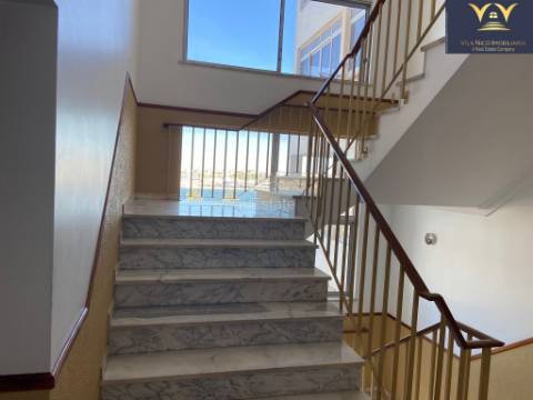**Apartamento T2 com Vista Deslumbrante da Ria do Arade em Portimão