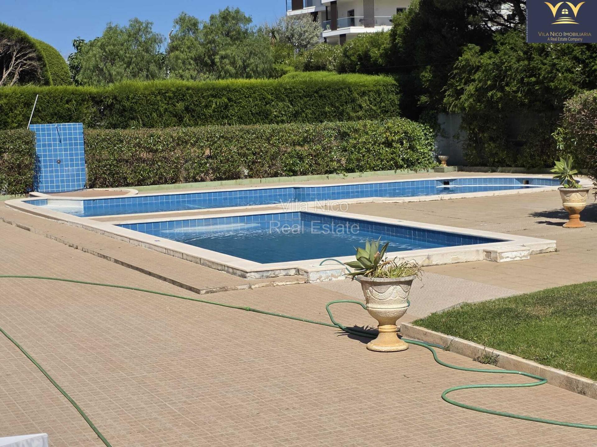 T1+1 com Varanda Ampla e Piscina junto à Praia da Rocha