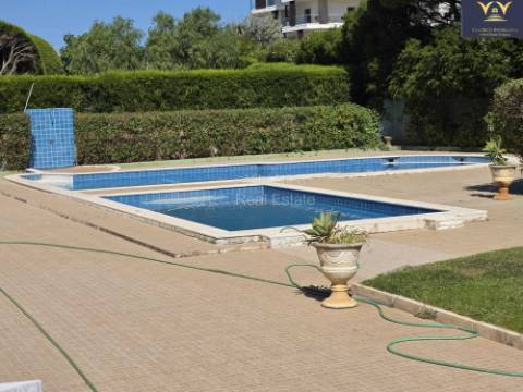 T1+1 com Varanda Ampla e Piscina junto à Praia da Rocha