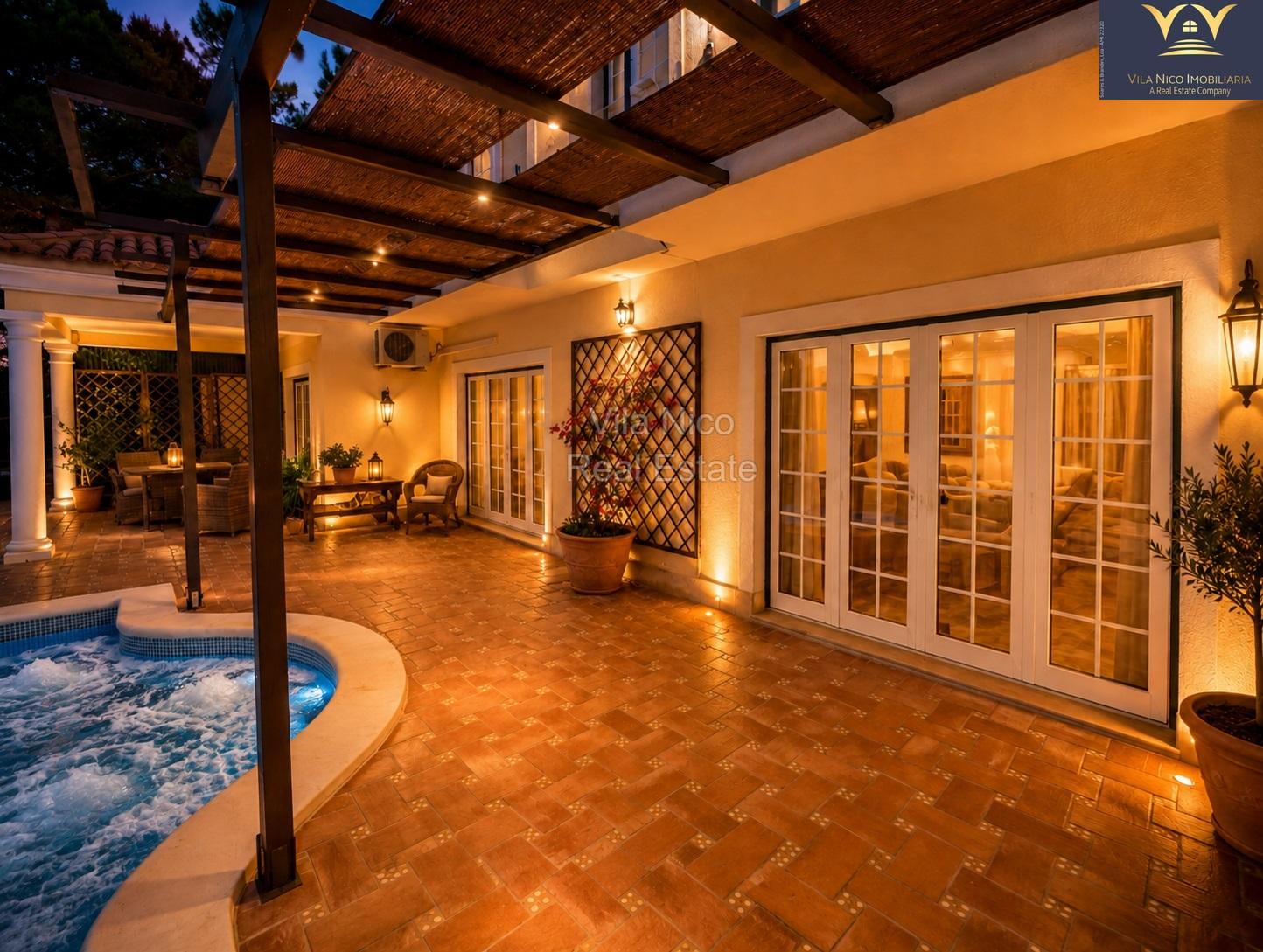 Elegante moradia isolada disponível para venda na prestigiada Urbanização Vila Sol
