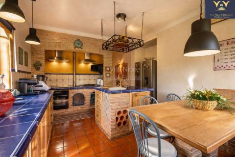 Elegante moradia isolada disponível para venda na prestigiada Urbanização Vila Sol
