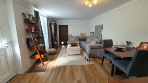 Moradia T2 + 1 remodelada com logradouro na Azóia, Cabo da Roca, Sintra