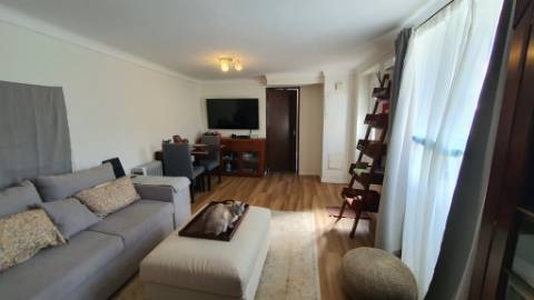 Moradia T2 + 1 remodelada com logradouro na Azóia, Cabo da Roca, Sintra