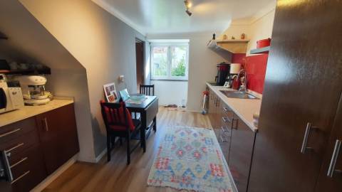 Moradia T2 + 1 remodelada com logradouro na Azóia, Cabo da Roca, Sintra