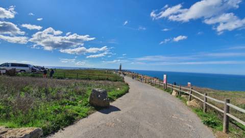 Moradia T2 + 1 remodelada com logradouro na Azóia, Cabo da Roca, Sintra