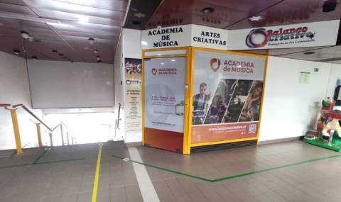 Loja em Centro Comercial no Cacém