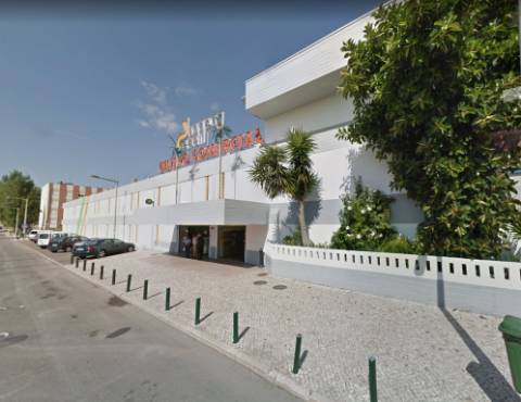 Loja em Centro Comercial no Cacém