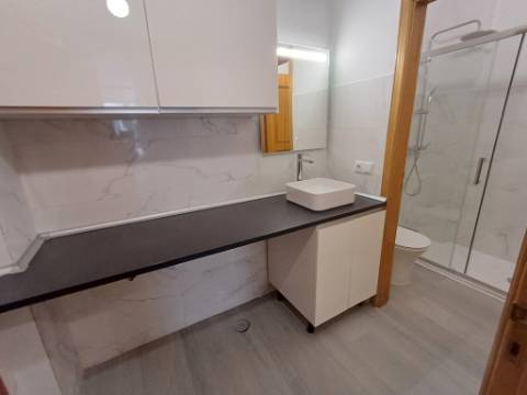 Espaço comercial transformado num T1 em Belas