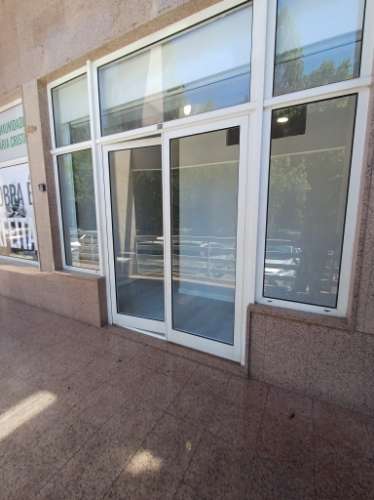 Espaço comercial transformado num T1 em Belas