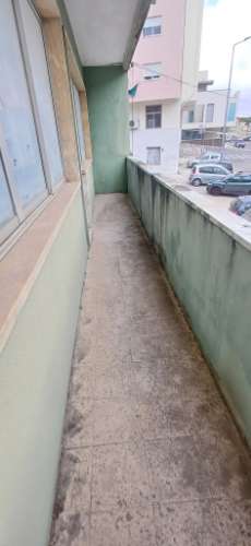 Loja ampla com 210m2 na Agualva