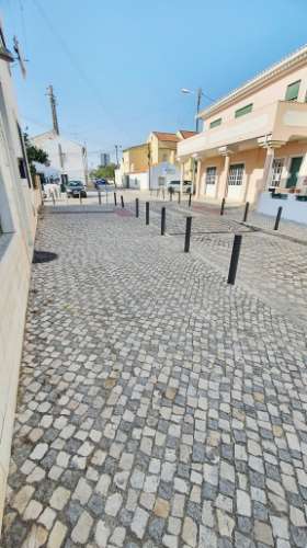 Loja com 3 divisões e arrecadação