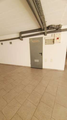 Loja com 3 divisões e arrecadação