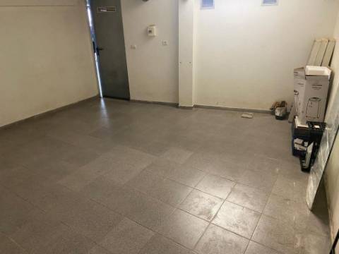 Loja com 3 divisões e arrecadação