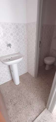 Loja ampla com 210m2 na Agualva