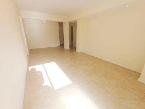 T2 remodelado na Tapada das Mercês