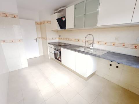 T2 remodelado na Tapada das Mercês