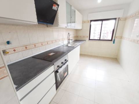 T2 remodelado na Tapada das Mercês