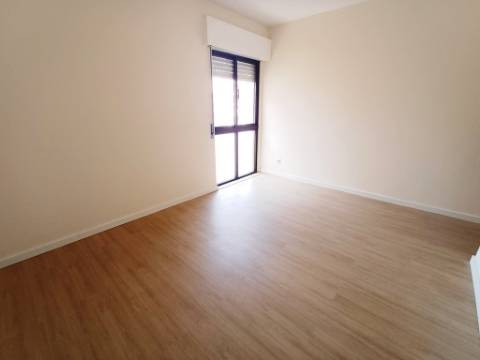 T2 remodelado na Tapada das Mercês