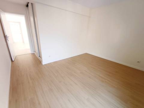 T2 remodelado na Tapada das Mercês