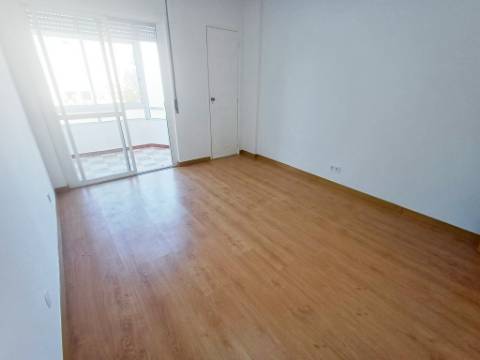 T1 totalmente remodelado em Monte Abraão