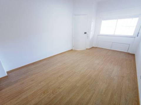 T1 totalmente remodelado em Monte Abraão