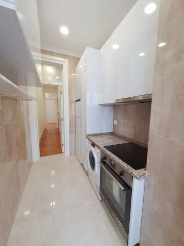 T1 + 1 totalmente remodelado em Campo de Ourique, Lisboa