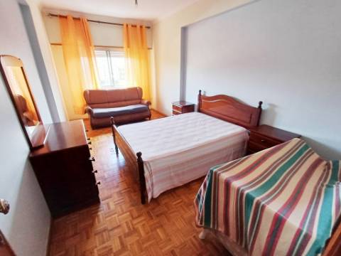 T2 com boas áreas na Agualva