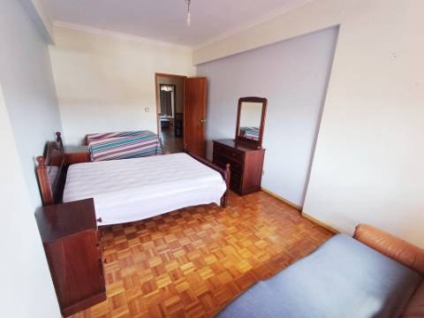 T2 com boas áreas na Agualva