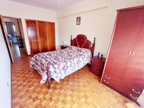 T2 com boas áreas na Agualva