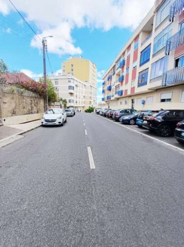 T2 com boas áreas na Agualva