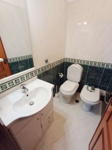 T2 na Agualva com cozinha semi equipada e marquise