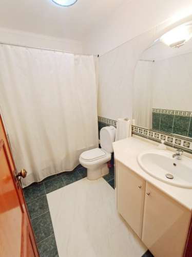 T2 na Agualva com cozinha semi equipada e marquise