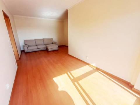 T2 com varanda no Pendão, Queluz