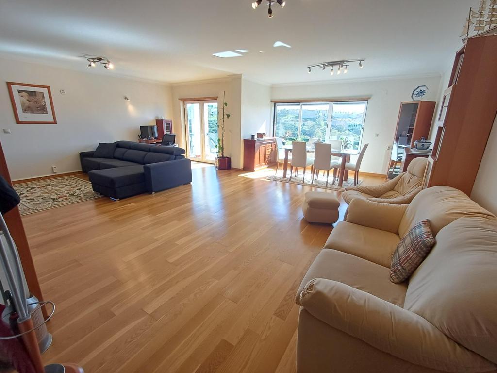 Excelente T3 em Nova Queijas - Linda a Pastora