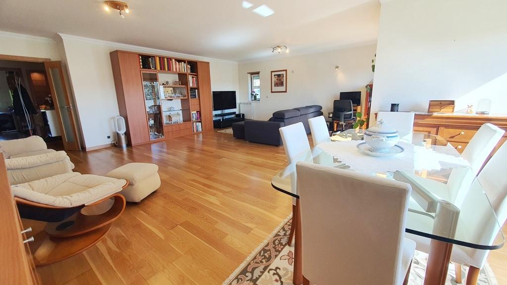 Excelente T3 em Nova Queijas - Linda a Pastora