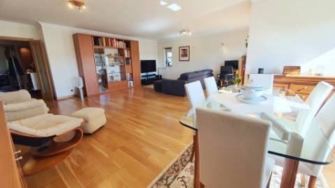 Excelente T3 em Nova Queijas - Linda a Pastora