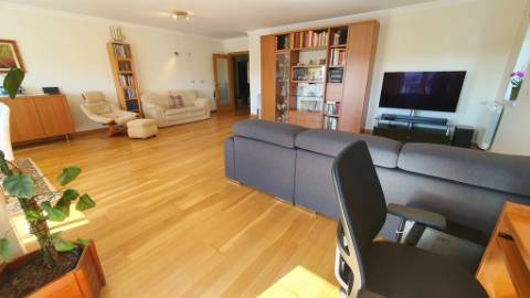 Excelente T3 em Nova Queijas - Linda a Pastora