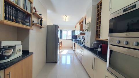 Excelente T3 em Nova Queijas - Linda a Pastora