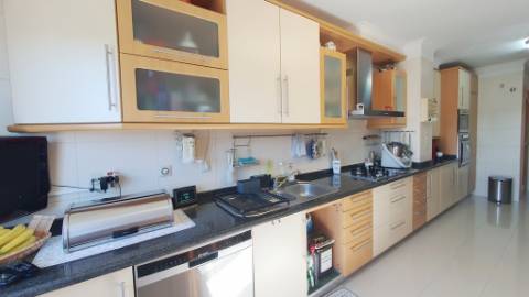 Excelente T3 em Nova Queijas - Linda a Pastora