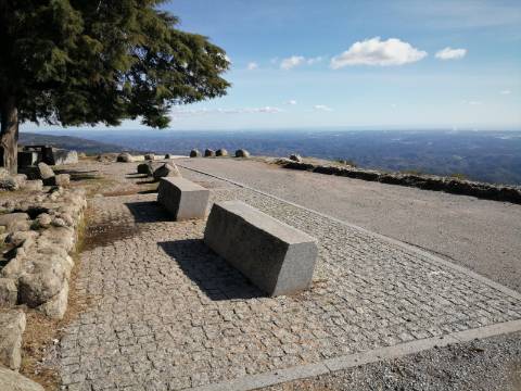 Terreno com uma área total de 9,688 Ha, paisagem deslumbrante (Miradouro Fonte Santa) e com viabilidade de construção de complexo Turístico 5*