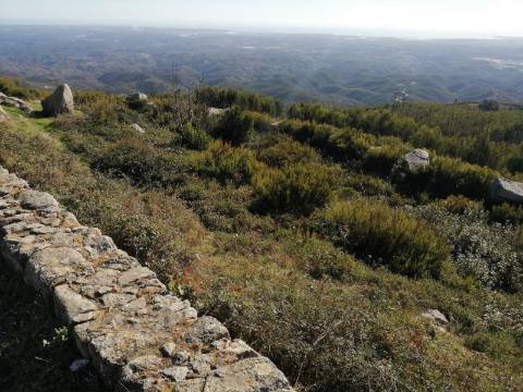 Terreno com uma área total de 9,688 Ha, paisagem deslumbrante (Miradouro Fonte Santa) e com viabilidade de construção de complexo Turístico 5*