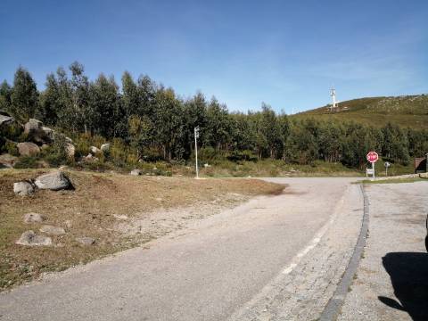 Terreno com uma área total de 9,688 Ha, paisagem deslumbrante (Miradouro Fonte Santa) e com viabilidade de construção de complexo Turístico 5*