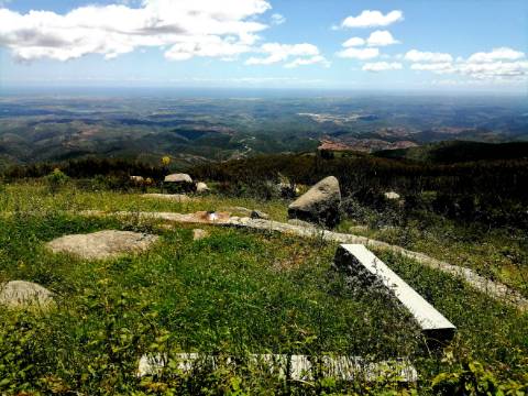 Terreno com uma área total de 9,688 Ha, paisagem deslumbrante (Miradouro Fonte Santa) e com viabilidade de construção de complexo Turístico 5*