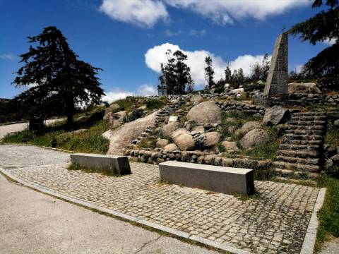 Terreno com uma área total de 9,688 Ha, paisagem deslumbrante (Miradouro Fonte Santa) e com viabilidade de construção de complexo Turístico 5*