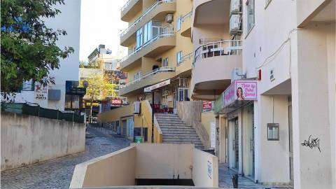 Lojas na praia da rocha a 2 minutos a pé da praia